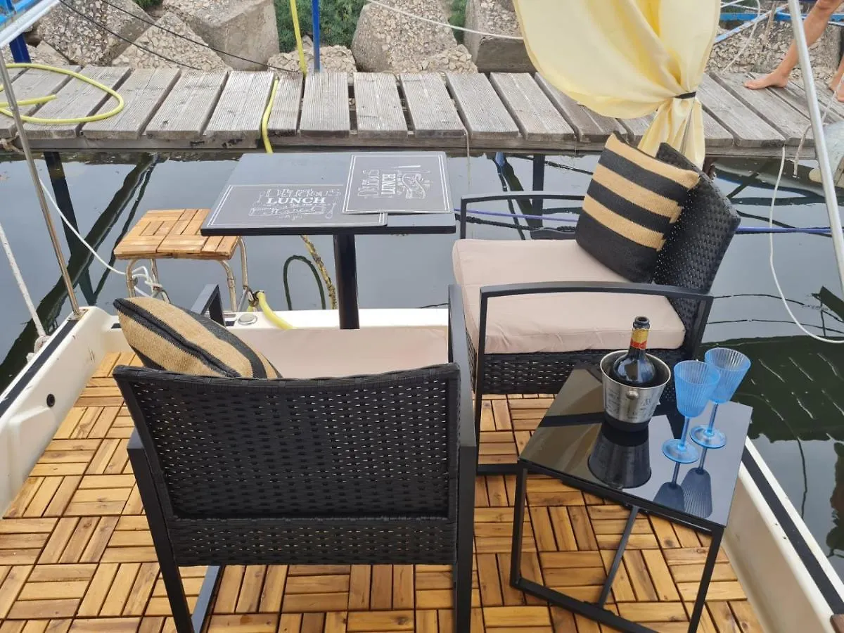 Lupa - La Flotta Di Willy Gio location